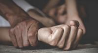 Ein Vater und ein Sohn haben dasselbe Opfer vergewaltigt.
