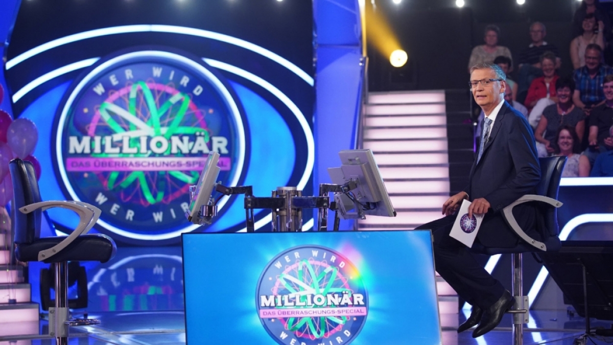 Wer es zu G&uuml;nther Jauch in den Ratestuhl schafft, ist beim &Uuml;berraschungs-Special von "Wer wird Million&auml;r?" vollkommen offen. (Foto)