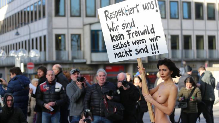 Die Künstlerin Milo Moiré provoziert wieder. Diesmal mit einer Höschen-Auktion. (Symbolbild)