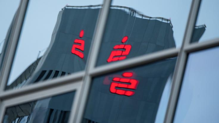 Die Wettbewerber Frankfurter Volksbank und Taunus Sparkasse wollen ihre Kunden noch in diesem Jahr in gemeinsamen Filialen bedienen.