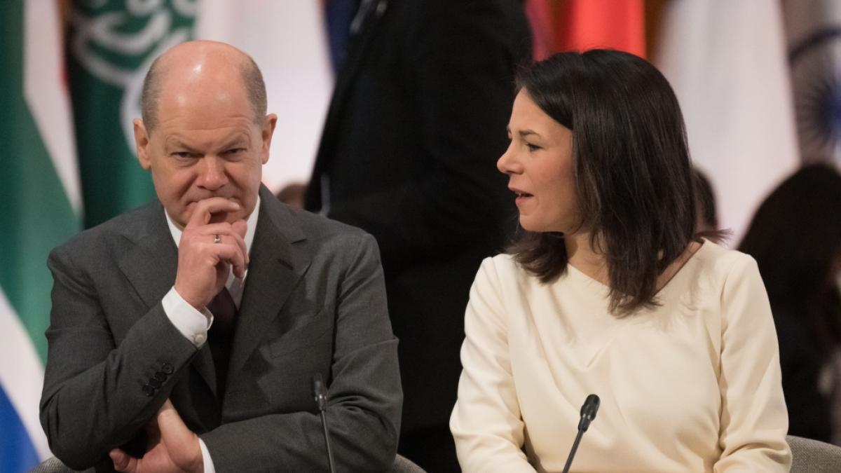 Olaf Scholz und Annalena Baerbock sind beim Thema Abschiebungen von Straft&auml;tern nach Afghanistan und Syrien nicht eine Meinung. (Foto)