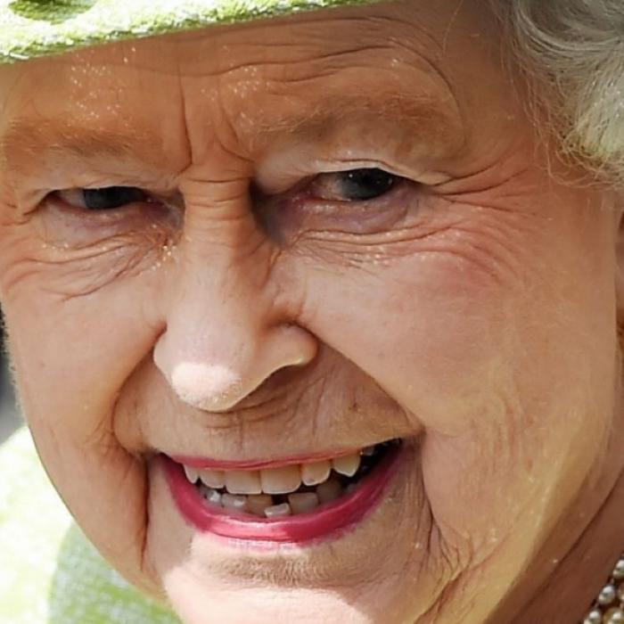 Queen Elizabeth: Todesursache enthüllt / Merkel schockt mit Russland-Rede / Putin entsetzt nach Panzer-Chaos