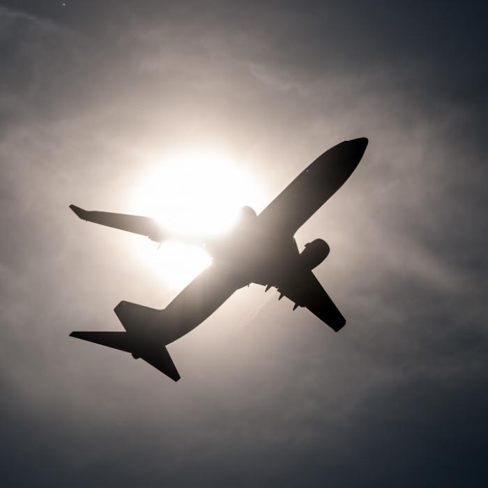 Krebs-Gefahr im Flugzeug! So gefährlich ist Fliegen wirklich