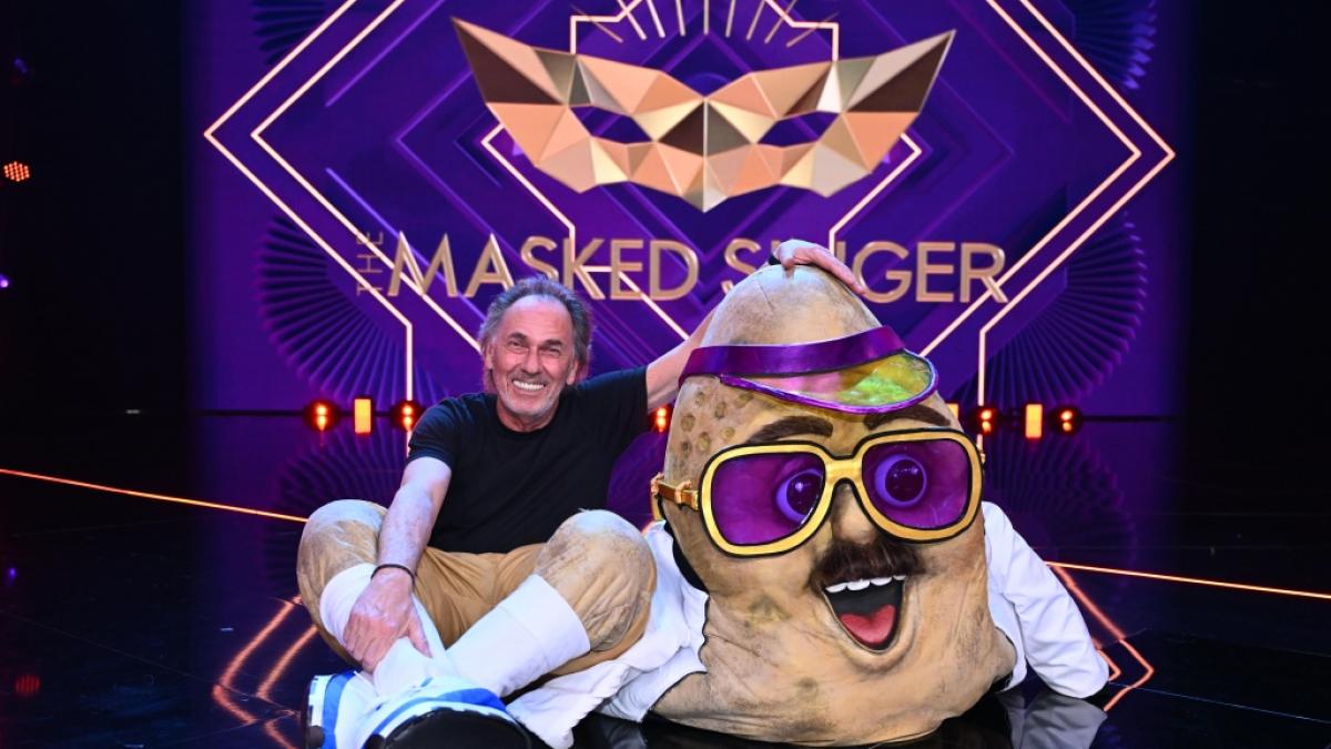 Auftakt von "The Masked Singer": Hugo Egon Balder steckte im Couch-Potato-Kost&uuml;m. (Foto)