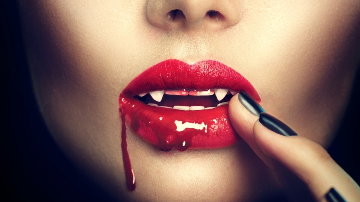 Vampire sind der Legende nach lichtscheu und ern&auml;hren sich von Blut - in Australien lebt eine 39-J&auml;hrige exakt nach diesem Muster. (Foto)