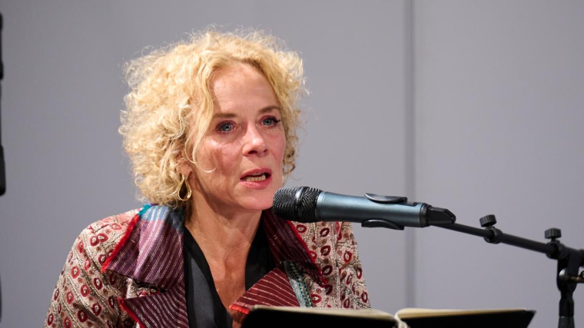 Katja Riemann ist nicht nur Schauspielerin, sondern auch Buchautorin und S&auml;ngerin. (Foto)