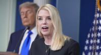 Generalstaatsanwältin Pam Bondi hat in einer Pressekonferenz versucht zu erklären, warum es eine Lücke in dem veröffentlichten Epstein-Video aus der Haft gibt.