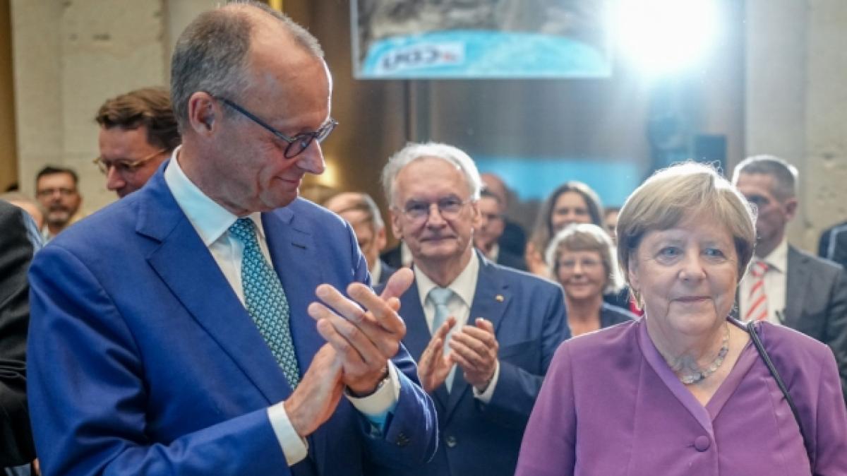 Altbundeskanzlerin Angela Merkel fand nach dem Abstimmungs-Eklat im Bundestag scharfe Worte der Kritik gegen Friedrich Merz. (Foto)
