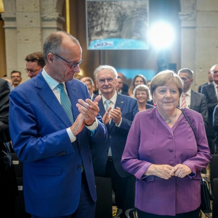 Ex-Kanzlerin Angela Merkel knöpft sich Friedrich Merz vor