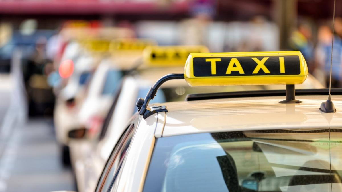 Ein Taxifahrer verging sich an seinem betrunkenen Fahrgast. (Foto)