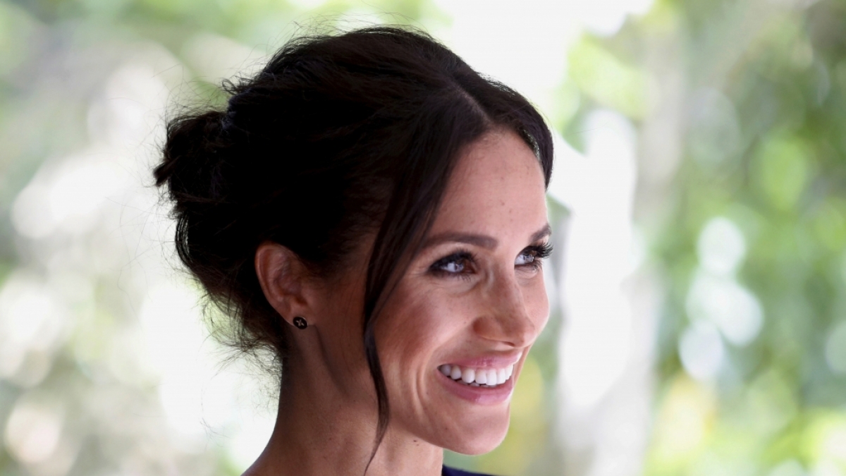 Meghan Markle sorgte zum Abschluss ihrer Reise durch Australien, Neuseeland, Tonga und Fidschi an der Seite ihres Ehemannes Prinz Harry f&uuml;r Getuschel. (Foto)