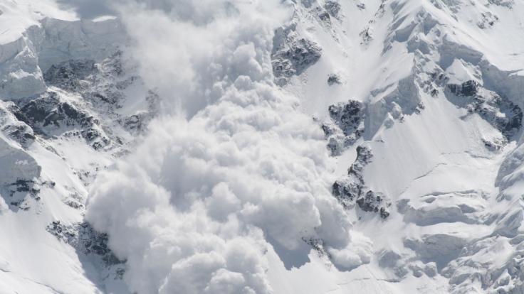 Auf Spitzbergen wurden zwei Deutsche von einer Lawine erfasst und getötet.