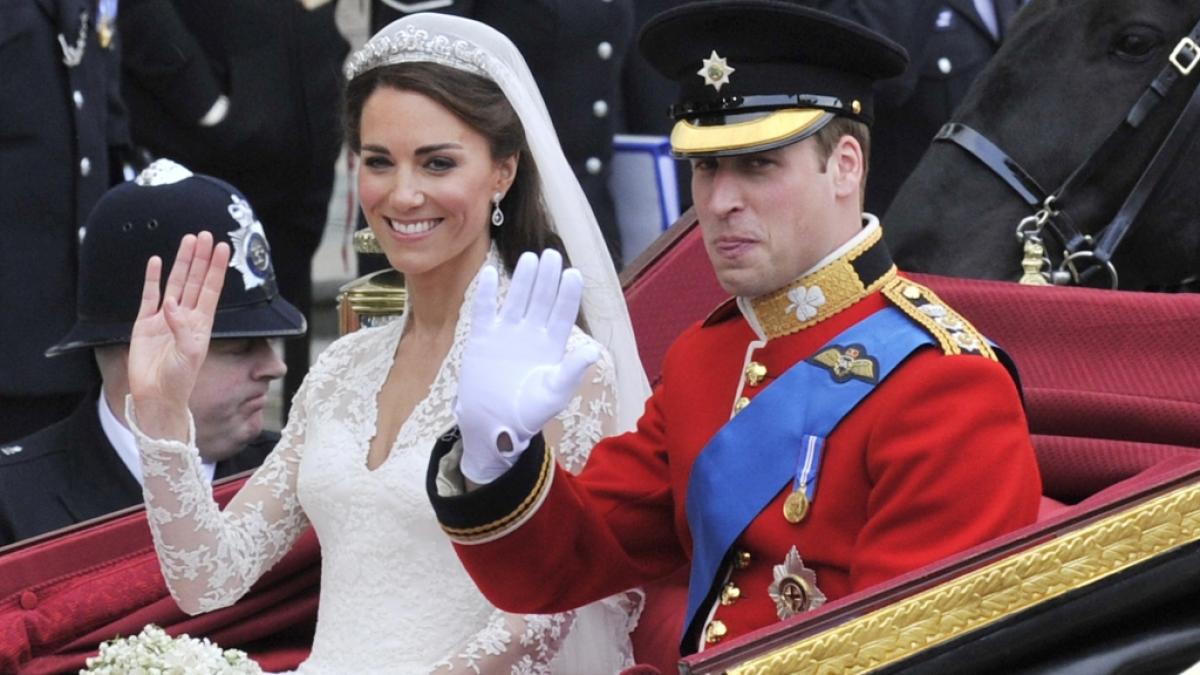 Die Eheschlie&szlig;ung von Kate Middleton und Prinz William hat die Welt als royale M&auml;rchenhochzeit in Erinnerung - dabei war die Hochzeit eine Aneinanderreihung von Verst&ouml;&szlig;en gegen das Hofprotokoll. (Foto)