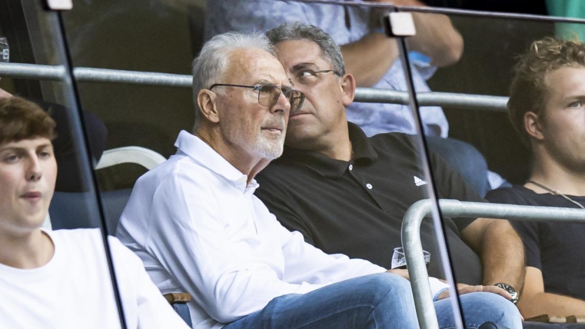 Franz Beckenbauer beim Bundesligaspiel TSG 1899 Hoffenheim gegen den FC Augsburg im August 2022. (Foto)