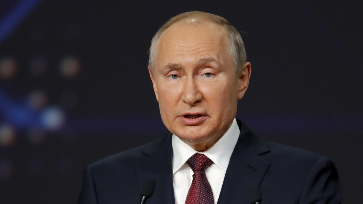 Wladimir Putin sch&uuml;rt schon wieder Kriegsangst, nachdem NATO-Truppen angeblich in seinem Gebiet eingetroffen sind. (Foto)