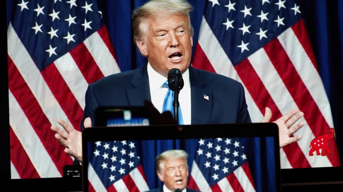 Donald Trump umgibt sich als selbsternannter Patriot am liebsten mit der US-Flagge - doch den Ehrenkodex dem "Star-Spangled Banner" gegen&uuml;ber scheint der US-Pr&auml;sident nicht ernst zu nehmen. (Foto)