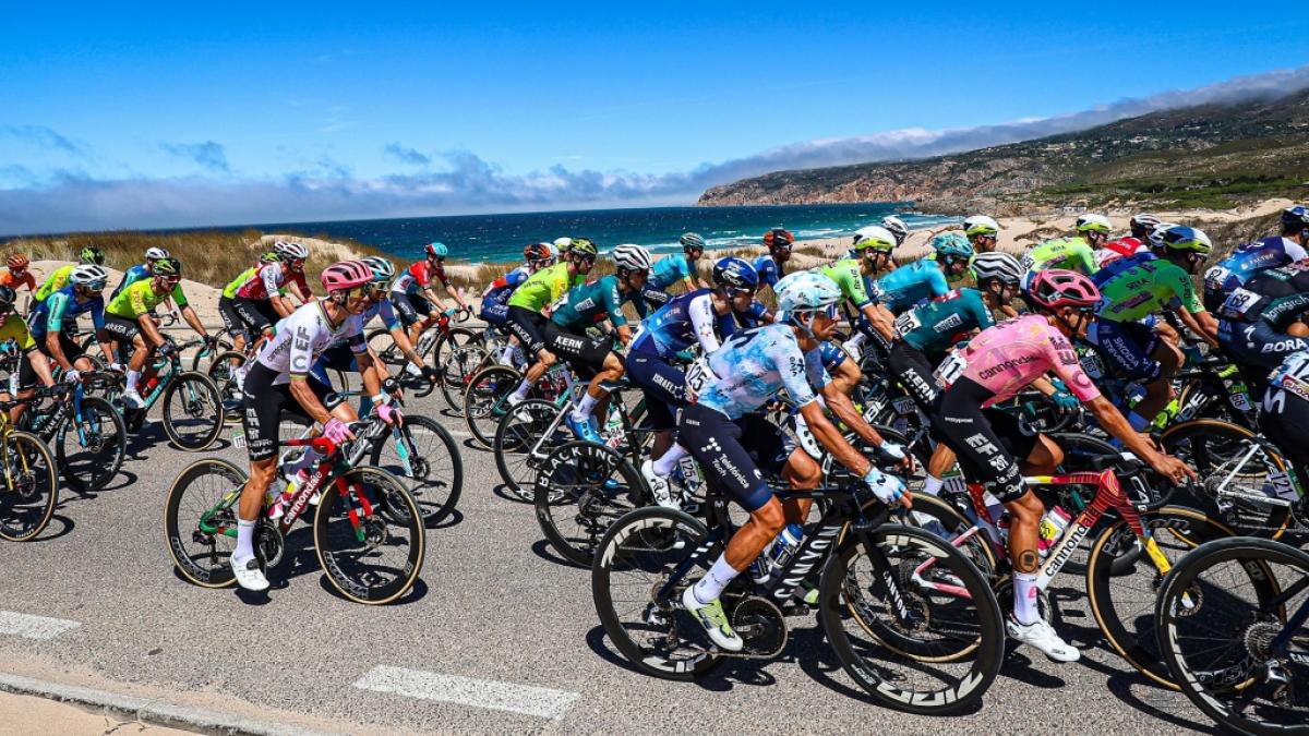 Das Fahrerfeld der Spanien-Rundfahrt Vuelta a Espa&ntilde;a in Aktion (Symbolbild). (Foto)