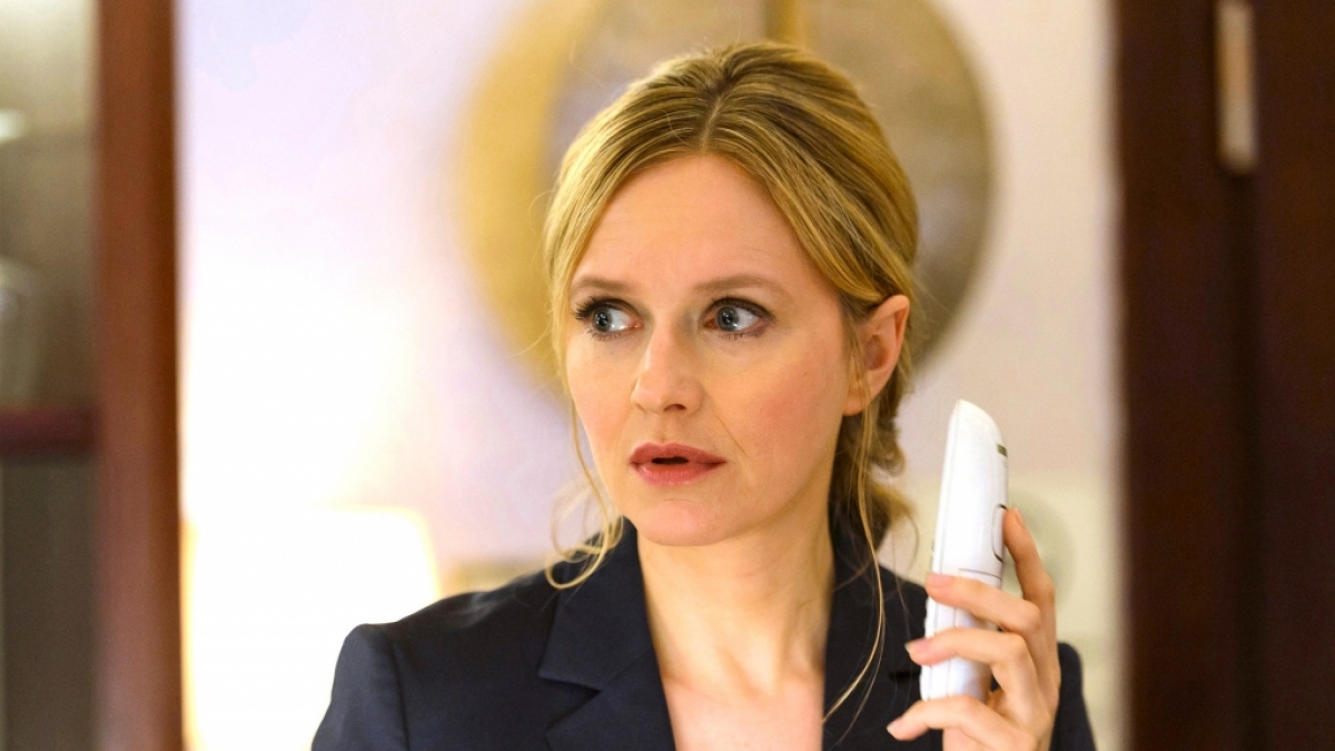 Martina (Stefanie Stappenbeck) erh&auml;lt seltsame Anrufe. (Foto)