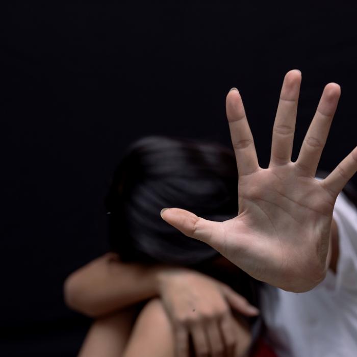Mädchengang quält 13-Jährige in Wohngebiet und filmt die Tat