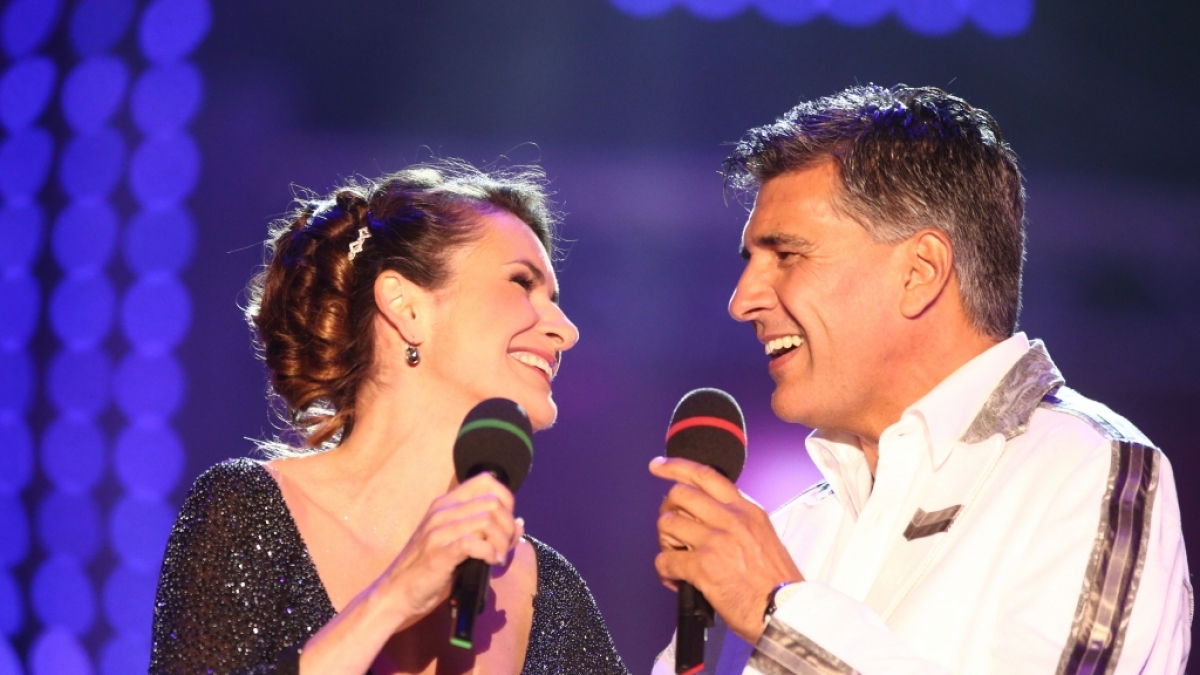 "Die Paldauer"-Mitglied Renato Wohllaib performt gemeinsam mit&nbsp;der Schweizer Schlagers&auml;ngerin Geraldine Olivier. (Foto)