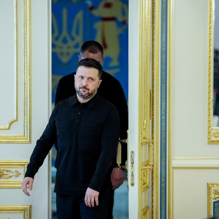 Öl-Anlagen in Flammen - Widerstandsgruppe spricht von Coup gegen Putins Abwehrsysteme