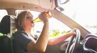 Bei ihrer Suff-Fahrt mit 2,28 Promille raste eine Frau in Mecklenburg-Vorpommern in eine Menschengruppe und verletzte eine Frau schwer (Symbolbild).