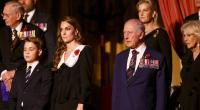 Prinzessin Kate an der Seite von König Charles, Prinz George und Camilla bei einem Besuch in der Royal Albert Hall anlässlich des Remembrance Sunday.
