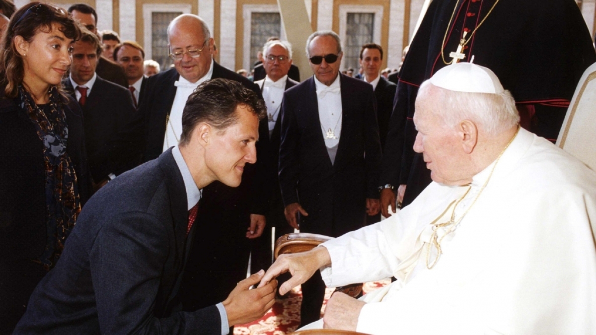 Michael Schumacher im Jahre 1999 bei Papst Johannes Paul II. (Foto)