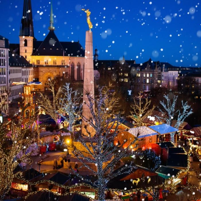 Zweijährige auf Weihnachtsmarkt von Eisskulptur erschlagen