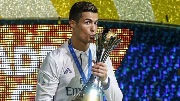 Bei der Wahl zum Weltfußballer des Jahres 2016 gilt Cristiano Ronaldo als Favorit. Der Stürmer gewann im Mai mit Real Madrid die Champions League und dann auch den EM-Titel mit Portugal.