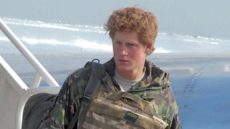 Prinz Harry (Archivfoto vom 02.03.2008), als er nach rund fünf Monaten als Soldat in Afghanistan nach Großbritannien zurückgekehrt ist.