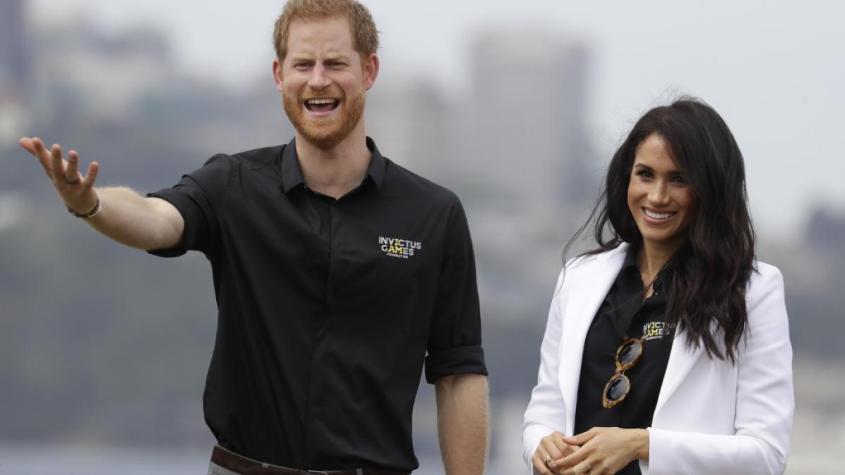 Prinz Harry und Meghan Markle f&auml;llt ihr Schweigen auf die F&uuml;&szlig;e - Kritiker des Paares fordern bereits harsche Konsequenzen. (Foto)