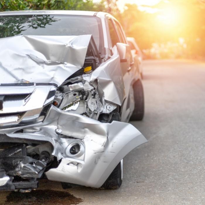 Horror-Crash! Auto erfasst Fußgänger - drei Menschen tot