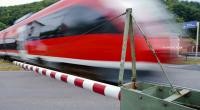 Ein rumänischer Musiker ist beim Überqueren eines Bahnübergangs tödlich verletzt worden - zu diesem Zeitpunkt war der 29-Jährige für seine Follower im Live-Stream zu sehen (Symbolbild).