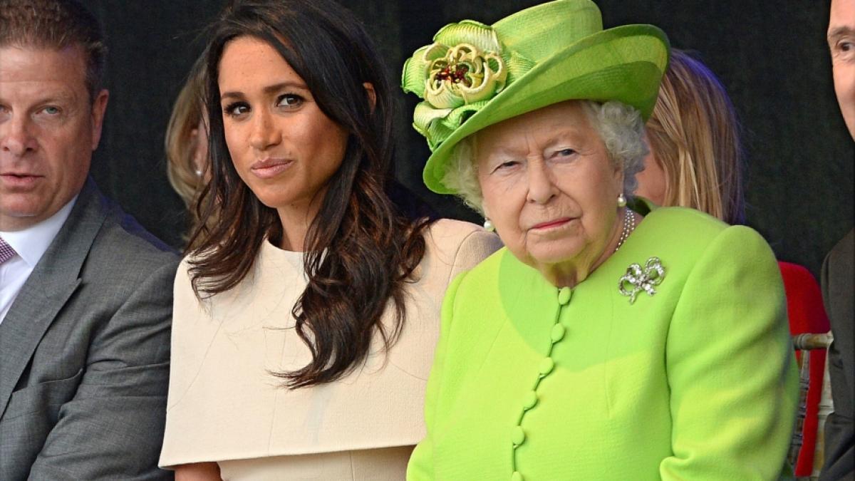 Wenn Queen Elizabeth II. w&uuml;sste, dass sie als Teufelsanbeterin auf Geschirr verewigt wurde, w&uuml;rde sie vermutlich nicht so huldvoll dreinschauen... (Foto)