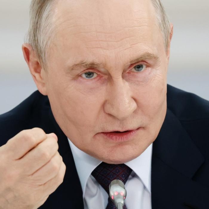 Flammen-Inferno über Moskau - Drohnen treffen Putins Öl-Schlagader
