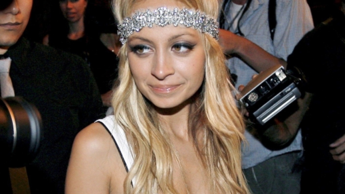 Großer Kopf, kleiner Körper: Die Lollipop-Figur ist bei Hollywoods Promi-Damen seit Jahren angesagt. Auch Nicole Richie hat sich darauf heruntergehungert. (Foto)