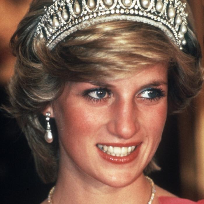 Royale Hellseherin sicher! ER wird der nächste König