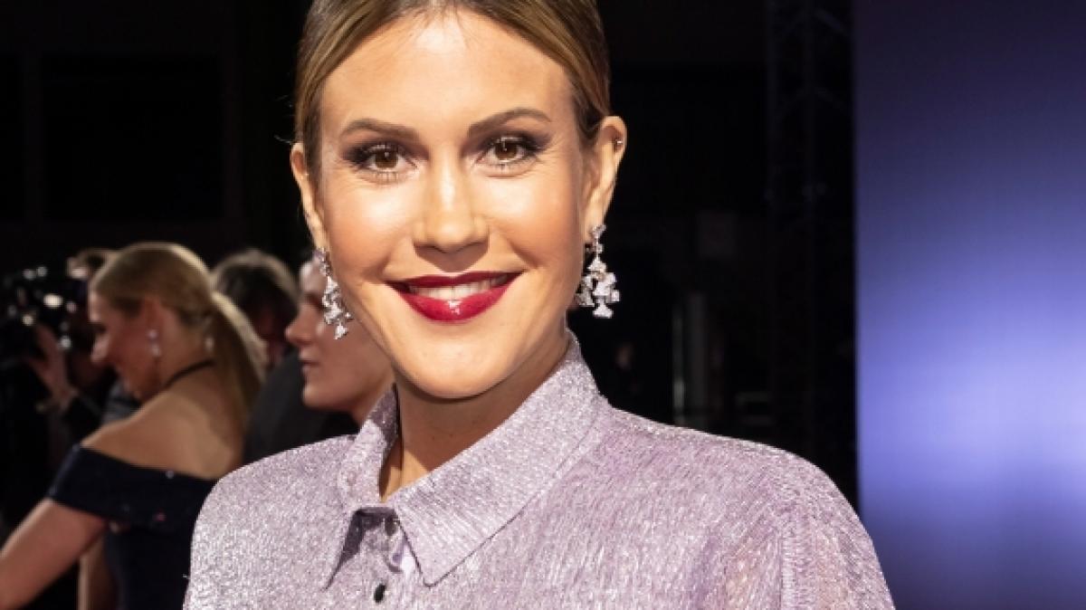Schauspielerin Wolke Hegenbarth ist froh, dass der Sommer zur&uuml;ck ist. (Foto)