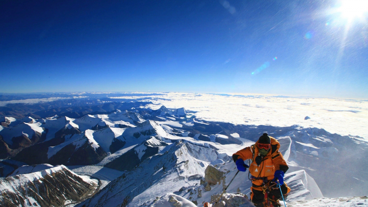Forscher haben bei Alpinisten am Mt. Everest den bislang niedrigsten Sauerstoffgehalt im Blut gemessen. Der niedrigste Wert lag bei 2,55 Kilopascal, normal sind 12 bis 14. Weniger als 8 Kilopascal gilt als ernsthaft krank. (Foto)
