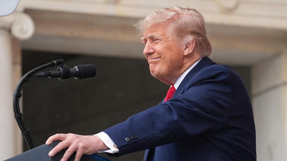 Donald Trump hat Grund zur Freude: Nach einem Milliarden-Deal des Pentagon klingeln bei dem US-Pr&auml;sidenten auch privat die Kassen. (Foto)