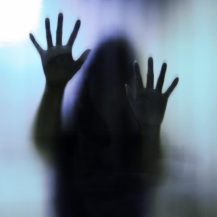 Vor den Augen der Mutter! Taxifahrer köpft Jungen (6) mit Glasscherbe