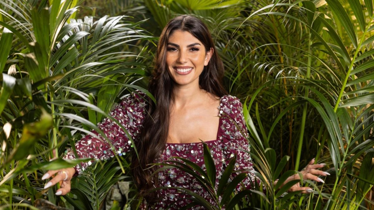 Yeliz Koc ist schon aufgeregt auf die Dschungelpr&uuml;fungen - doch der Weg nach Australien bremste ihre Vorfreude. (Foto)