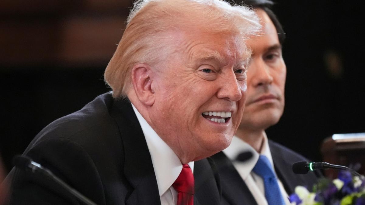 Donald Trump bricht der R&uuml;ckhalt in der MAGA-Bewegung weg - selbst seine gl&uuml;hende Unterst&uuml;tzerin Laura Loomer rechnet jetzt mit scharfen Worten mit dem US-Pr&auml;sidenten ab. (Foto)