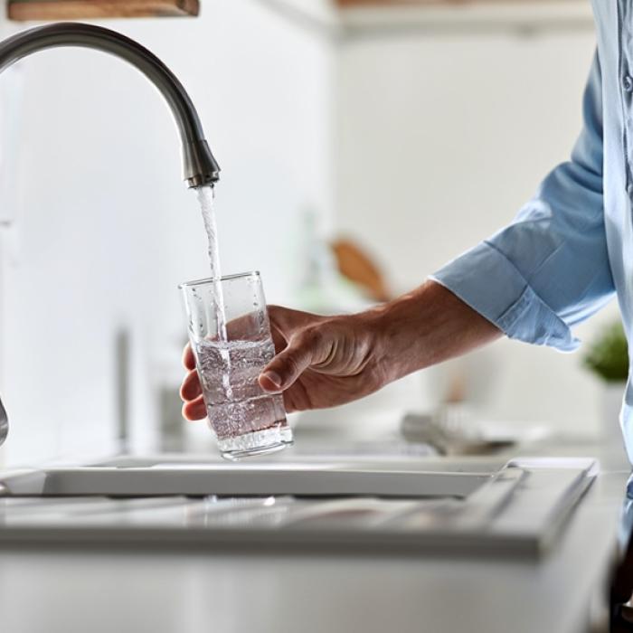 Hitzewelle macht Wasserleitungen zur Keimfalle – Behörden schlagen Alarm