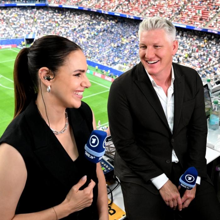 Läster-Attacke bei TV-Comeback - Schweini teilt gegen Sedlaczek aus