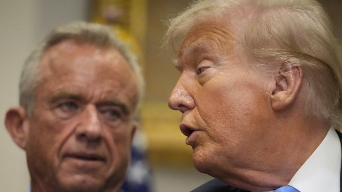 Er schafft ein Klima der Angst: US-Pr&auml;sident Donald Trump zieht mit Gesundheitsminister Robert F. Kennedy an einem Strang. (Foto)