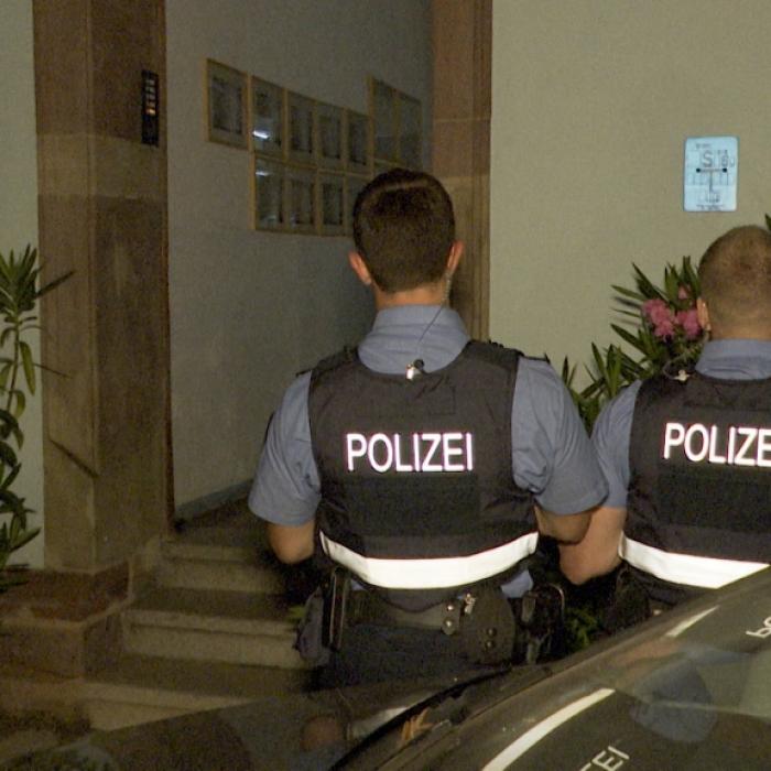 Mordermittlungen gegen Mutter nach Sturz mit Kindern dauern an