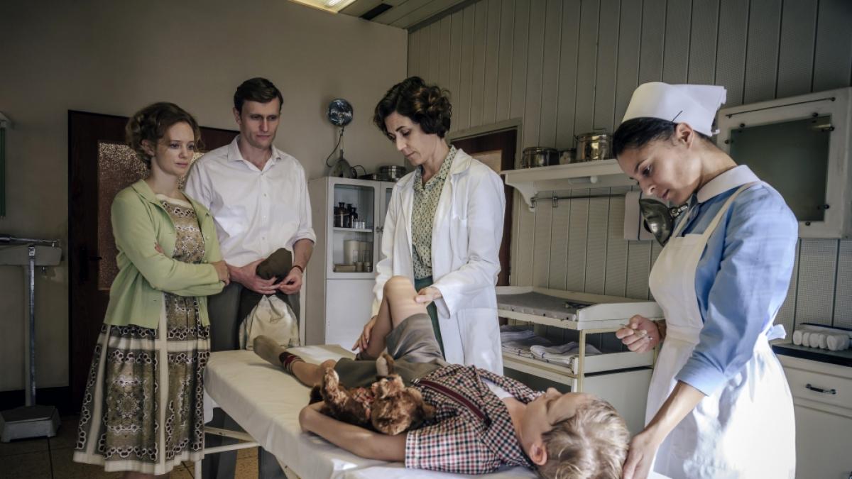 Das Foto zeigt eine Szene der dritten Staffel der ARD-Serie "Charite". (Foto)