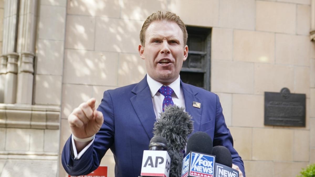 Donald Trumps WM-Beauftragter Andrew Giuliani attackiert den brasilianischen Schiedsrichter Raphael Claus, der US-St&uuml;rmer Folarin Balogun im Sechzehntelfinale vom Platz gestellt hatte. (Foto)